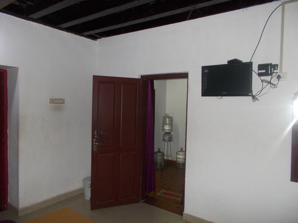 Guruvayur Bunglow Hotel Exterior photo