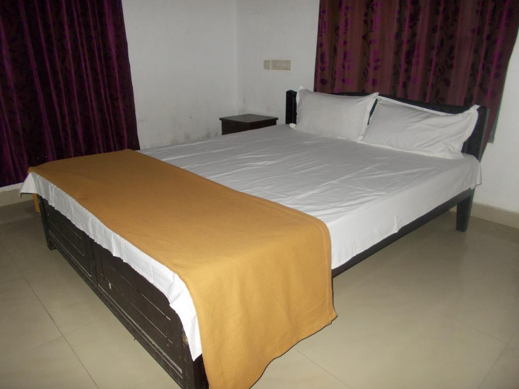 Guruvayur Bunglow Hotel Exterior photo