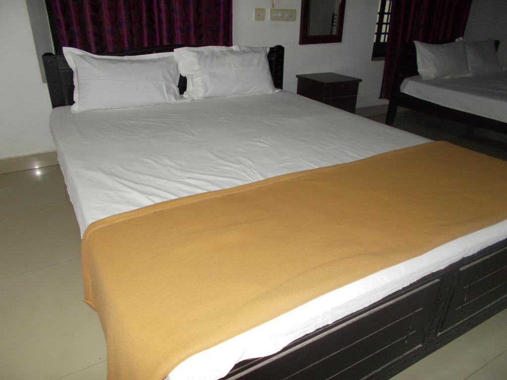 Guruvayur Bunglow Hotel Exterior photo