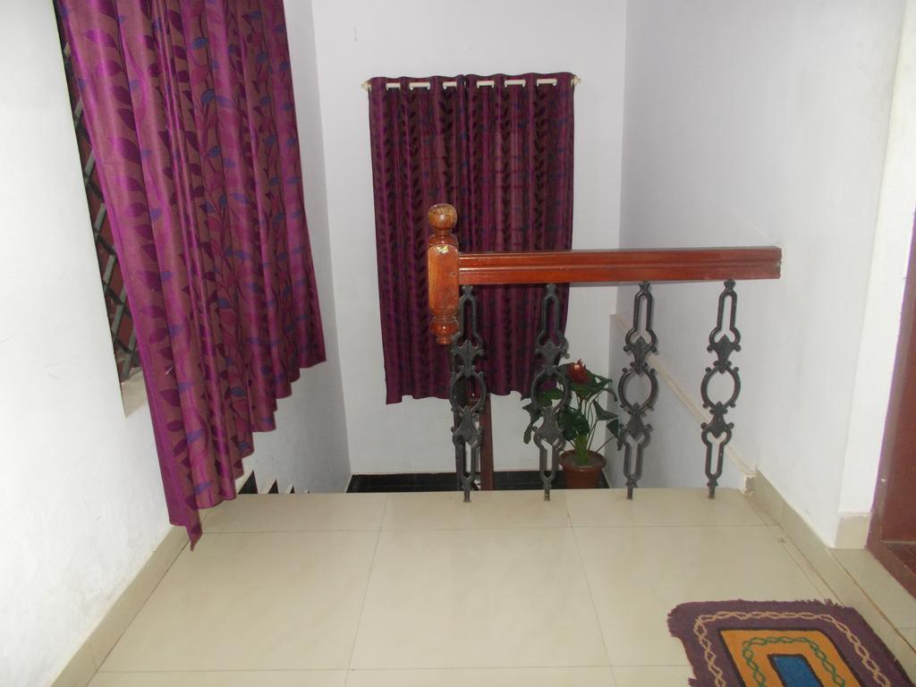 Guruvayur Bunglow Hotel Exterior photo