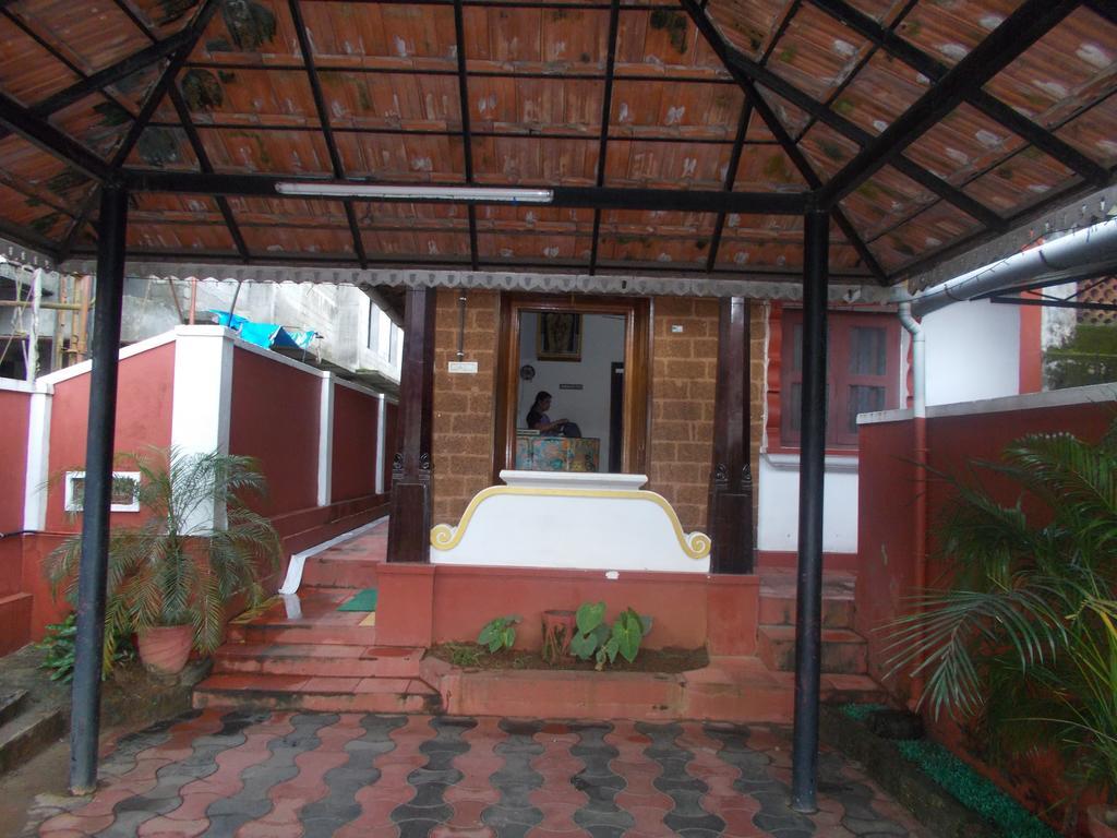 Guruvayur Bunglow Hotel Exterior photo